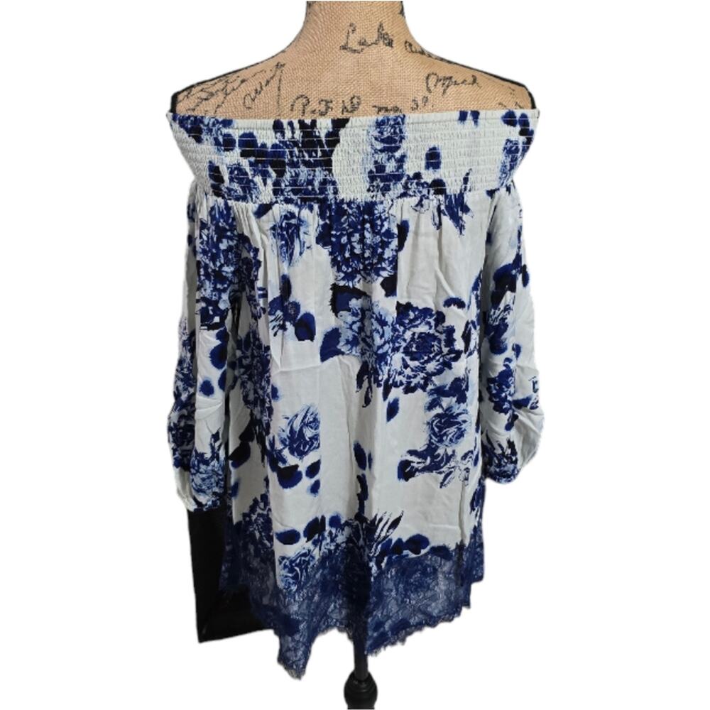 Chelsea & Theodore Blue White Floral on or off Shoulder blouse Size Small New